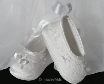Sarah Louise 489 Girls White Floral Embroidered Ballerina Shoe